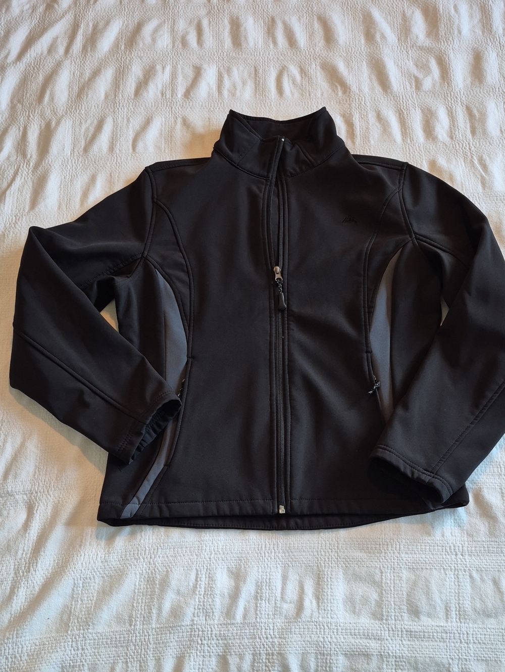 Snozu women's size Large soft shell jacket black VGUC
